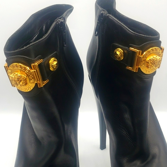 VERSACE BLACK LEATHER WITH GOLD JEWELRY SIZE 39 NEW CONDITION 100% AUTHENTIC - Picture 12 of 16